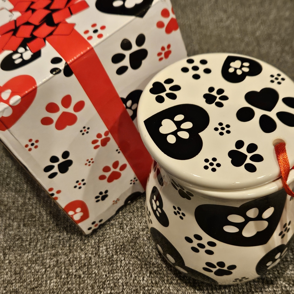 😃♡Temptations Tara Pawfetti Coffee Mug Cup 16oz White & Black Paw Prints Hearts